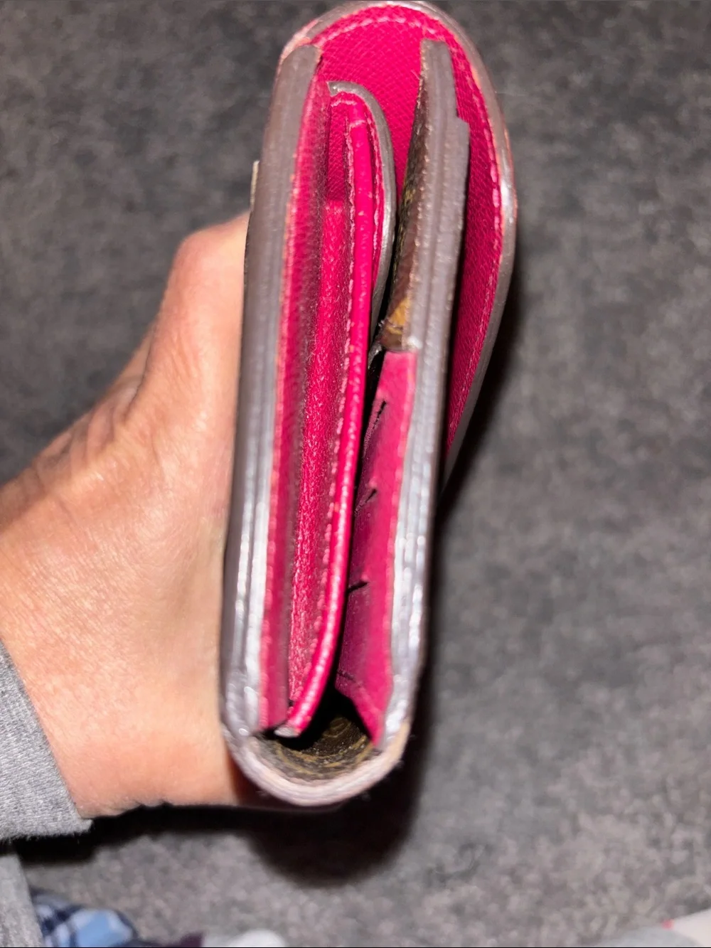 Louis Vuitton Monogram Wallet with Fuchsia Leather Flap - Picture 4 of 9